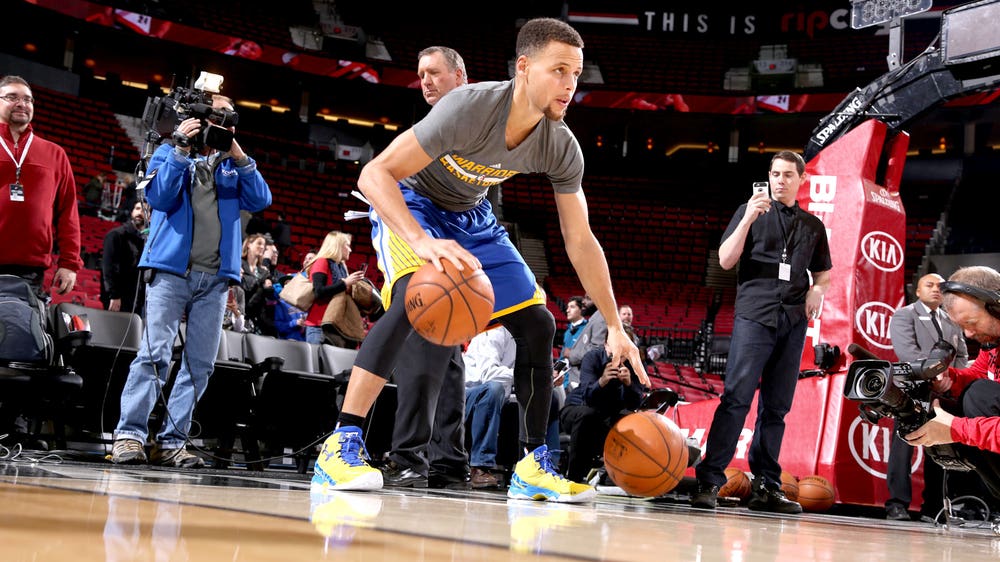 Steph Curry brings young fan onto court to do dribbling routine with him
