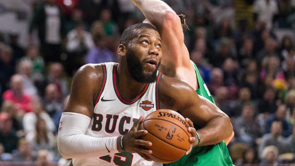 Suns send Bledsoe to Bucks in exchange for Greg Monroe, 2 picks