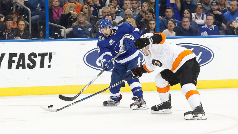 Lightning's lengthy home winning streak snapped with loss to Flyers
