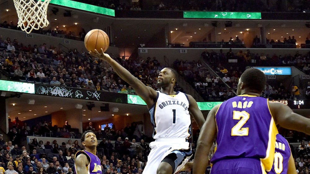 The Lakers' announcers can't stop laughing at Lance Stephenson's absurd dribbling