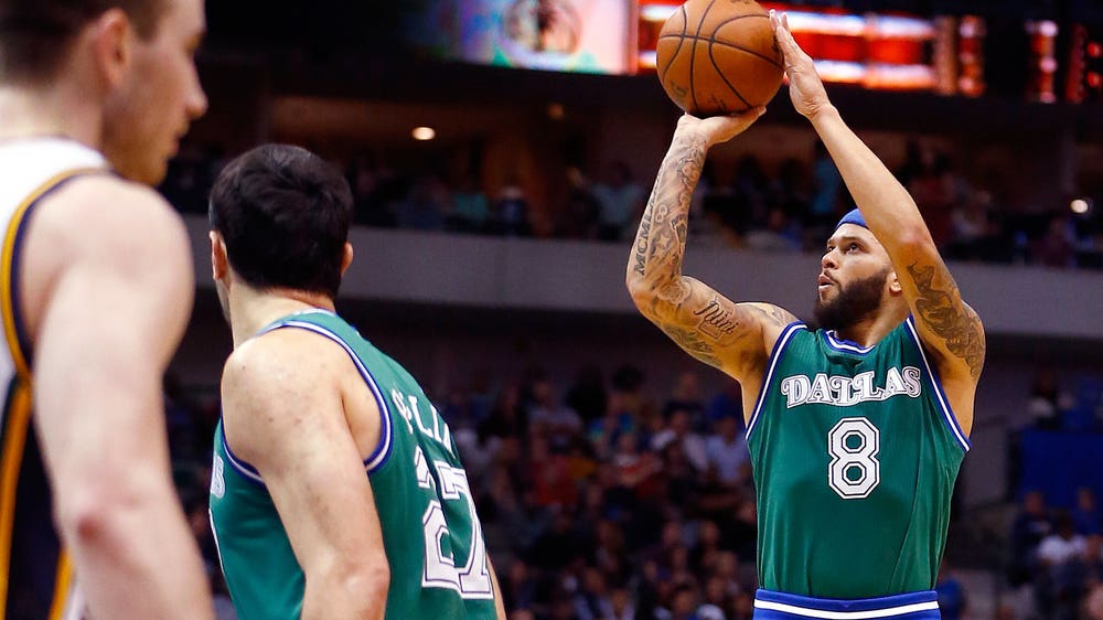 WATCH: Mavs' Williams somersaults into the 'What are those?' meme