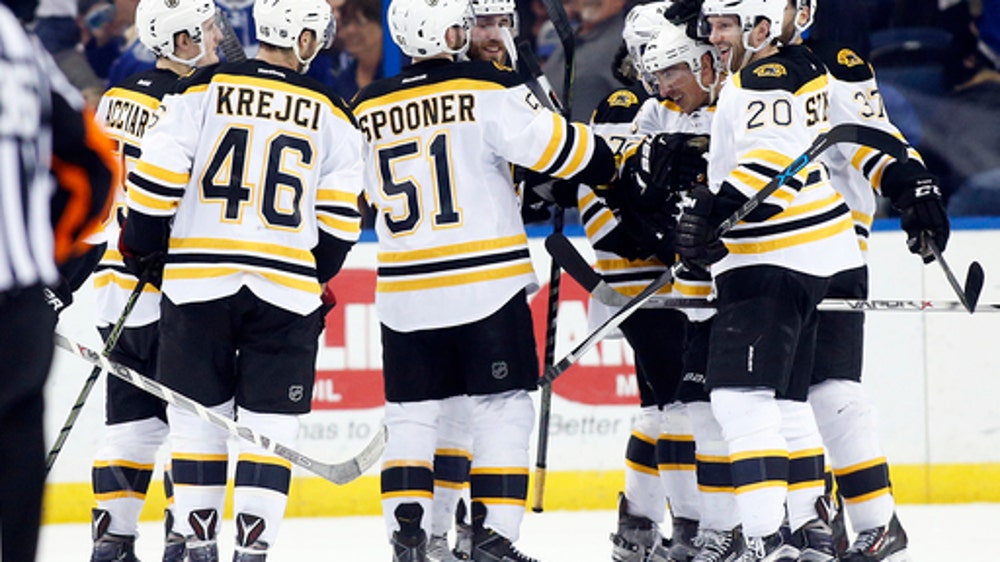 Bruins edge Lightning in matchup of Atlantic Division leaders