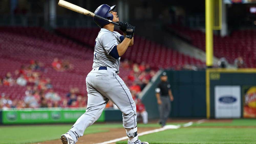 Padres go for 2 in a row in Cincinnati