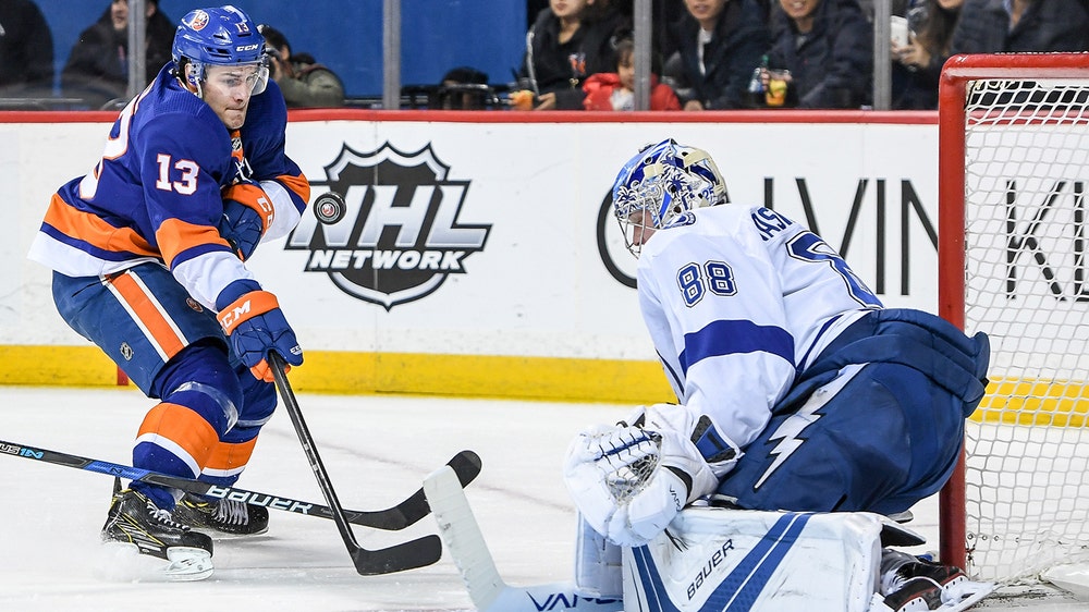 Points abound as Lightning hold off Islanders in high-scoring affair