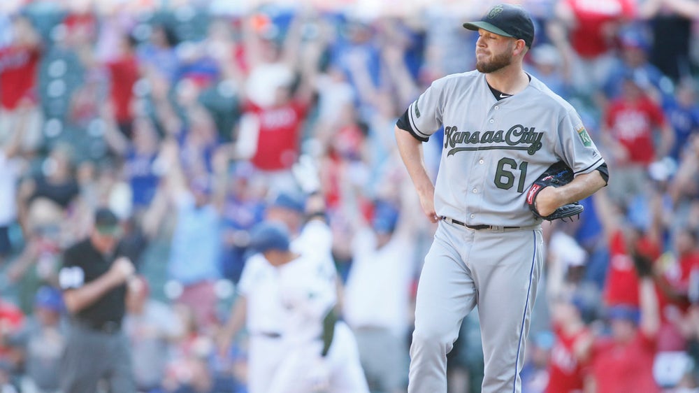 Royals fall 4-3 to Rangers in extras