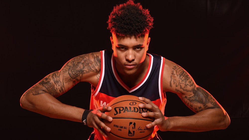 Kelly Oubre Jr. makes this pregame alley-oop look too easy