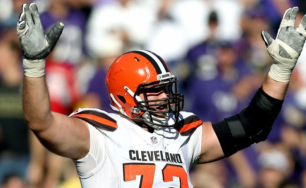 Browns RT Mitchell Schwartz vaults to top of Pro Football Focus rankings | FOX Sports