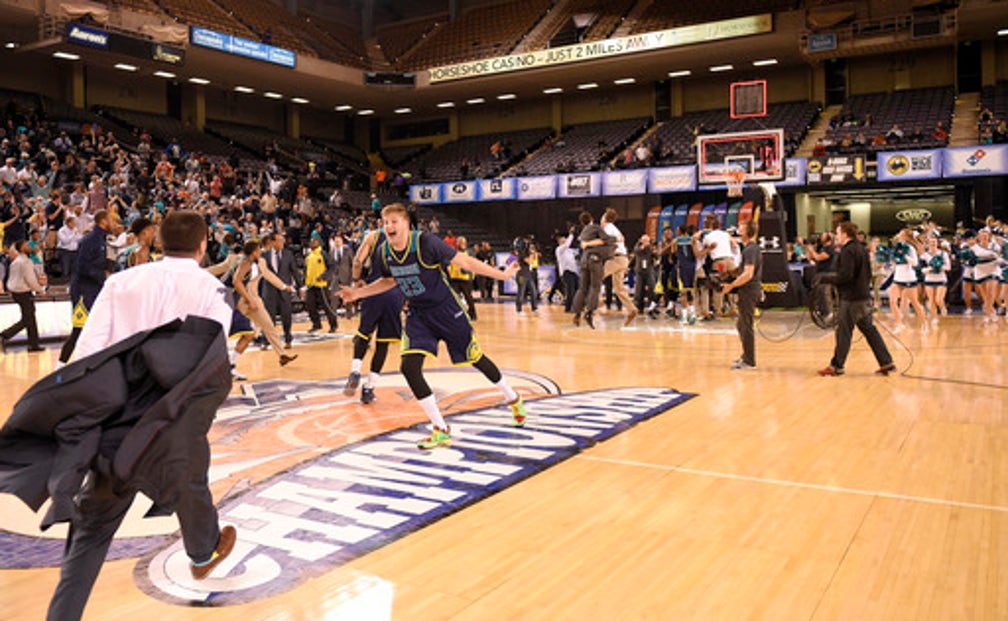 Unc Wilmington Beats Hofstra 80 73 In Overtime To Win Caa Fox Sports