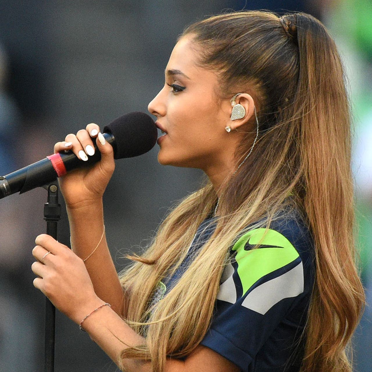Ariana Grande Sings The National Anthem: Watch