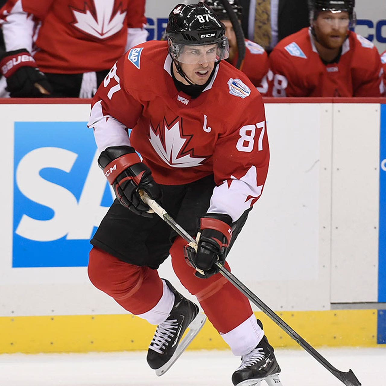 Sidney Crosby provides 'special moment' for Team Canada's leaders