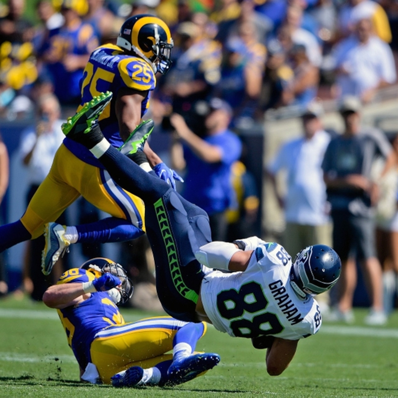 Seattle Seahawks tight end Jimmy Graham (88) warms up before an