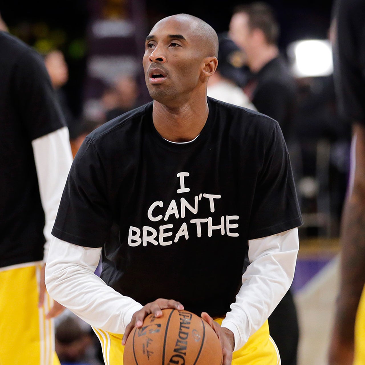 Kobe Lakers wear I Can t Breathe shirts in warmup FOX Sports