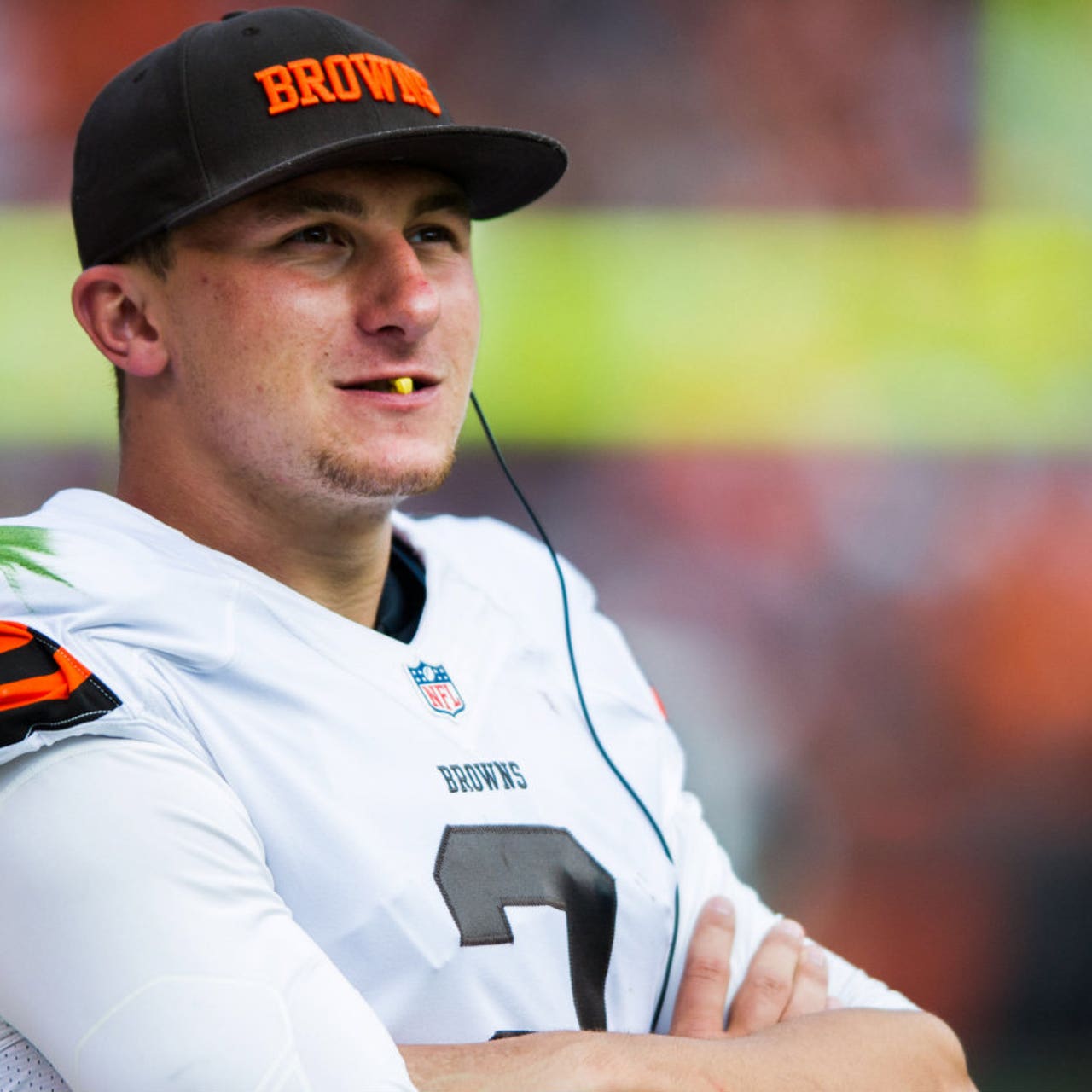 Johnny Manziel posts his phone number on Twitter