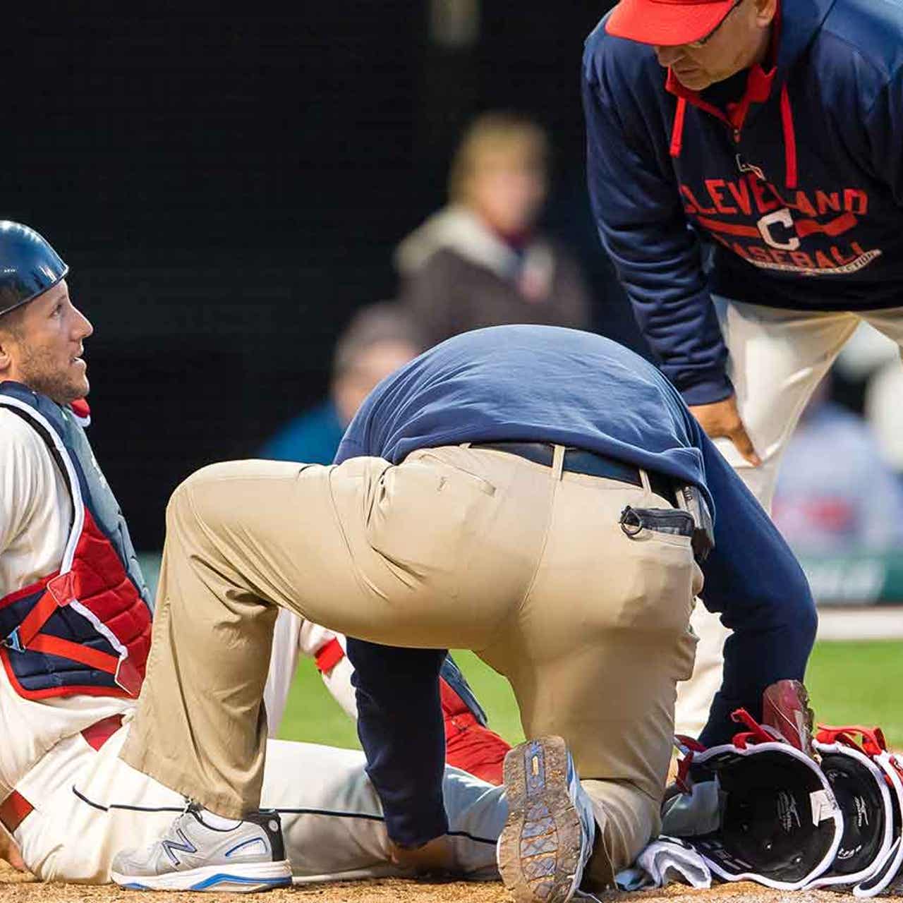 Indians catcher Yan Gomes out at least 6 weeks with knee injury