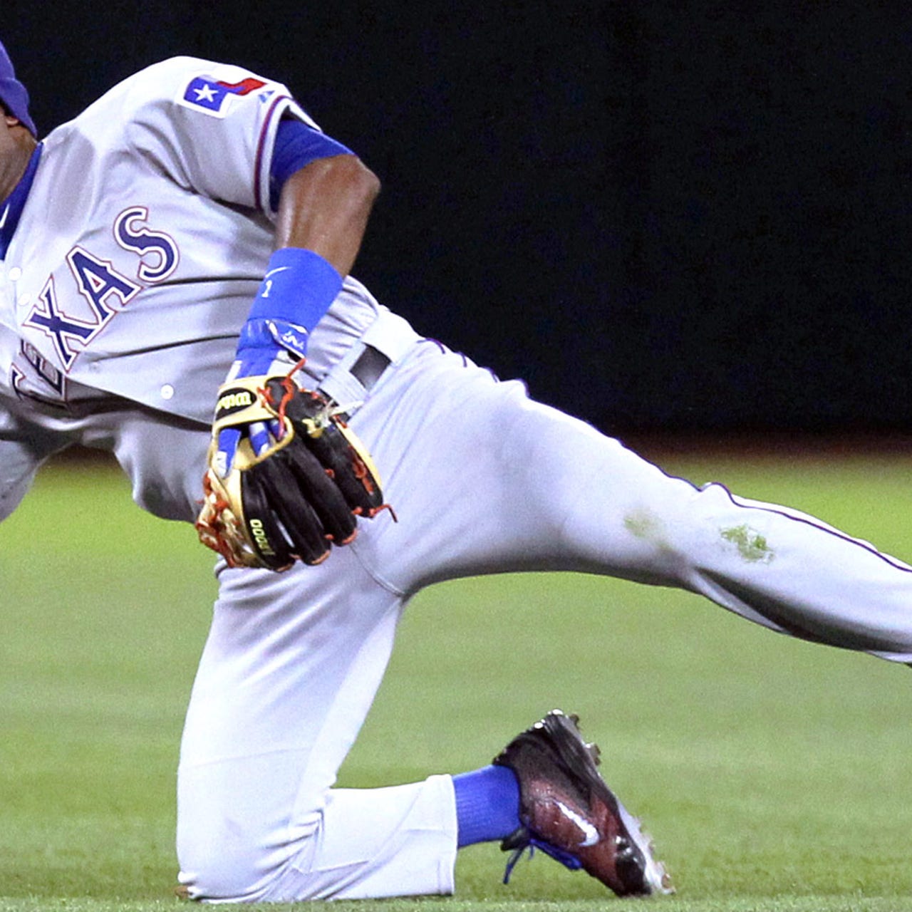 Shortstop Elvis Andrus saves Texas Rangers with glove in Game 2 of