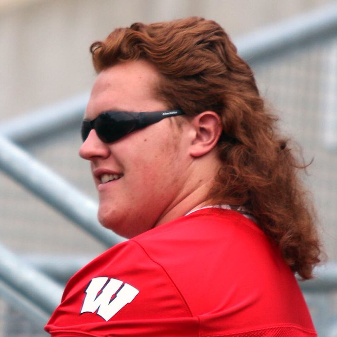 Redheaded Wisconsin lineman will open season with a glorious new mullet |  FOX Sports