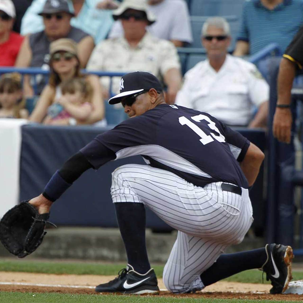 New York Yankees - Alex Rodriguez MLB Fielding Photo - 8 x 10