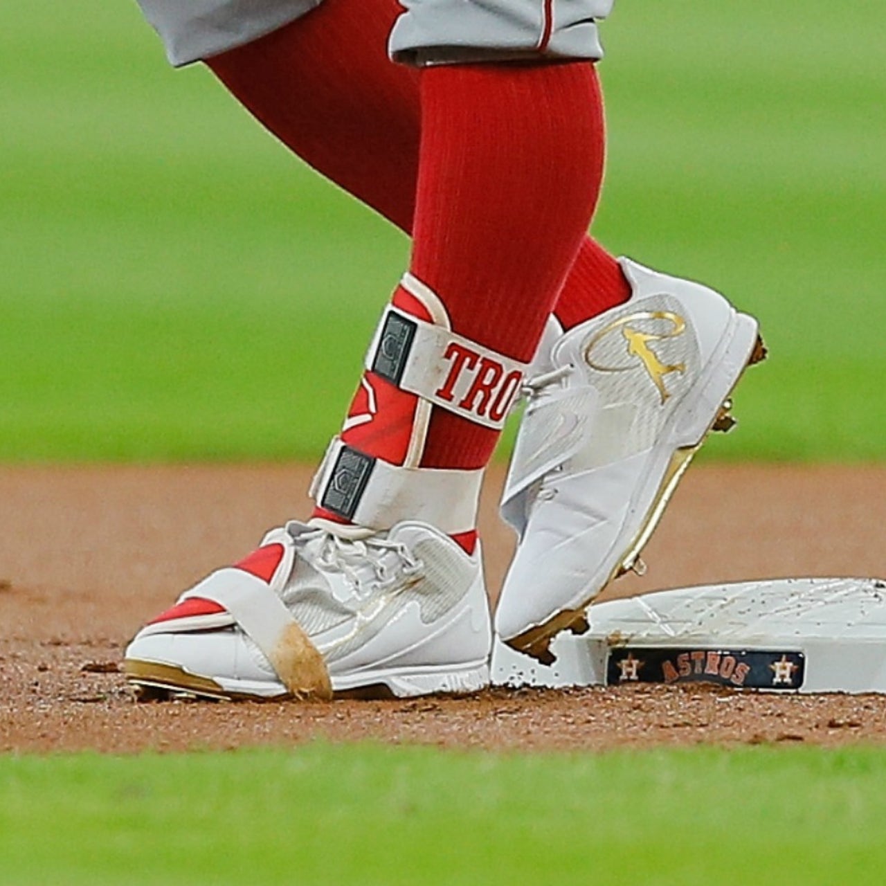 Mike Trout and other MLB stars wear Ken Griffey Jr. cleats