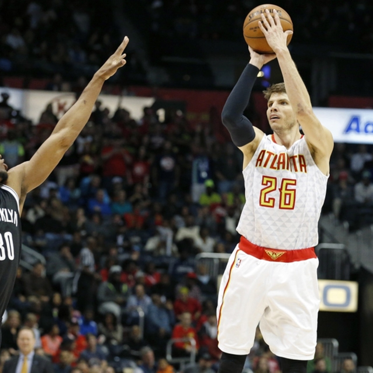 Kyle Korver to miss at least Hawks' next three games with broken