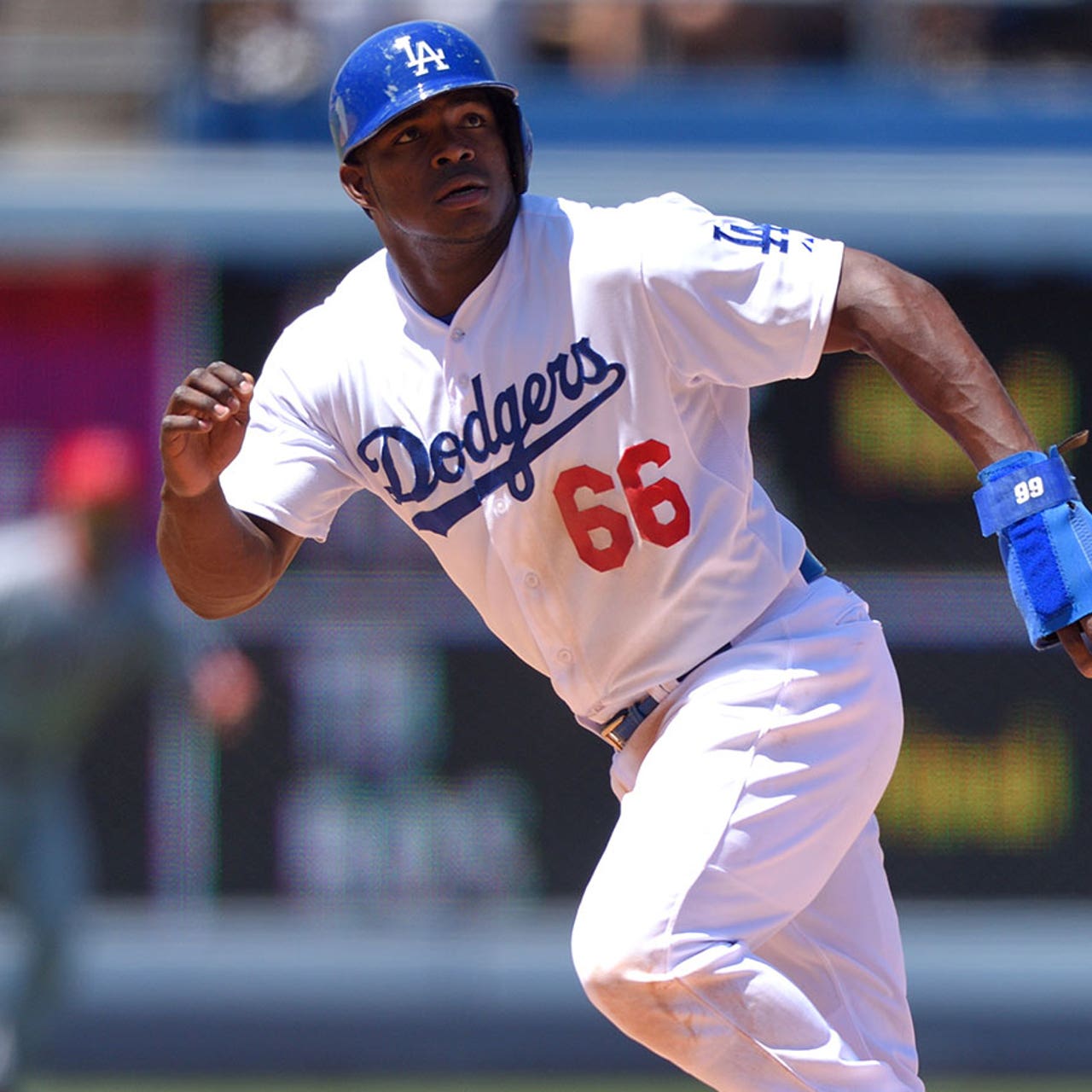 Dodgers' Yasiel Puig makes history with NL player of the month