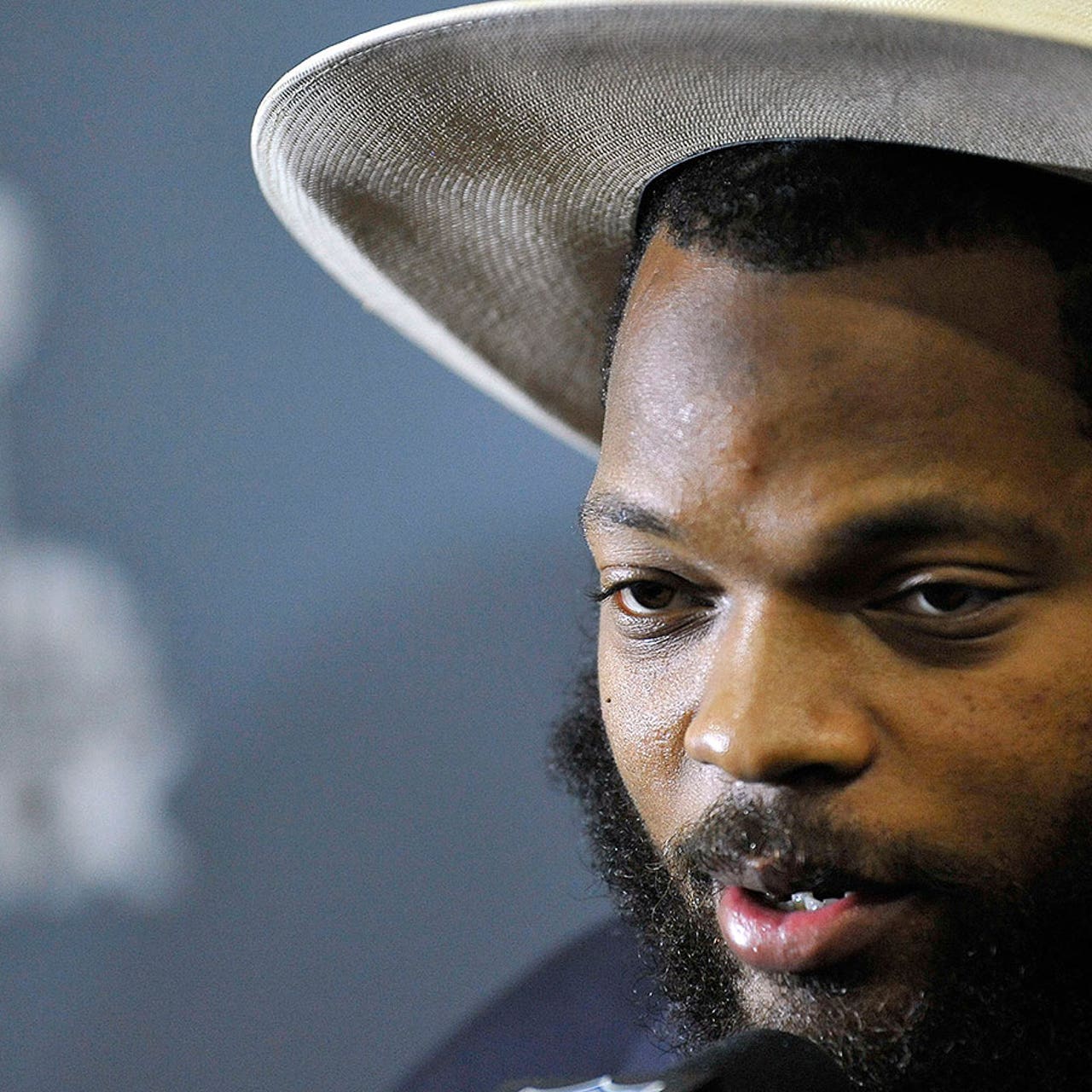 Bennett's white cowboy hat a simple 
