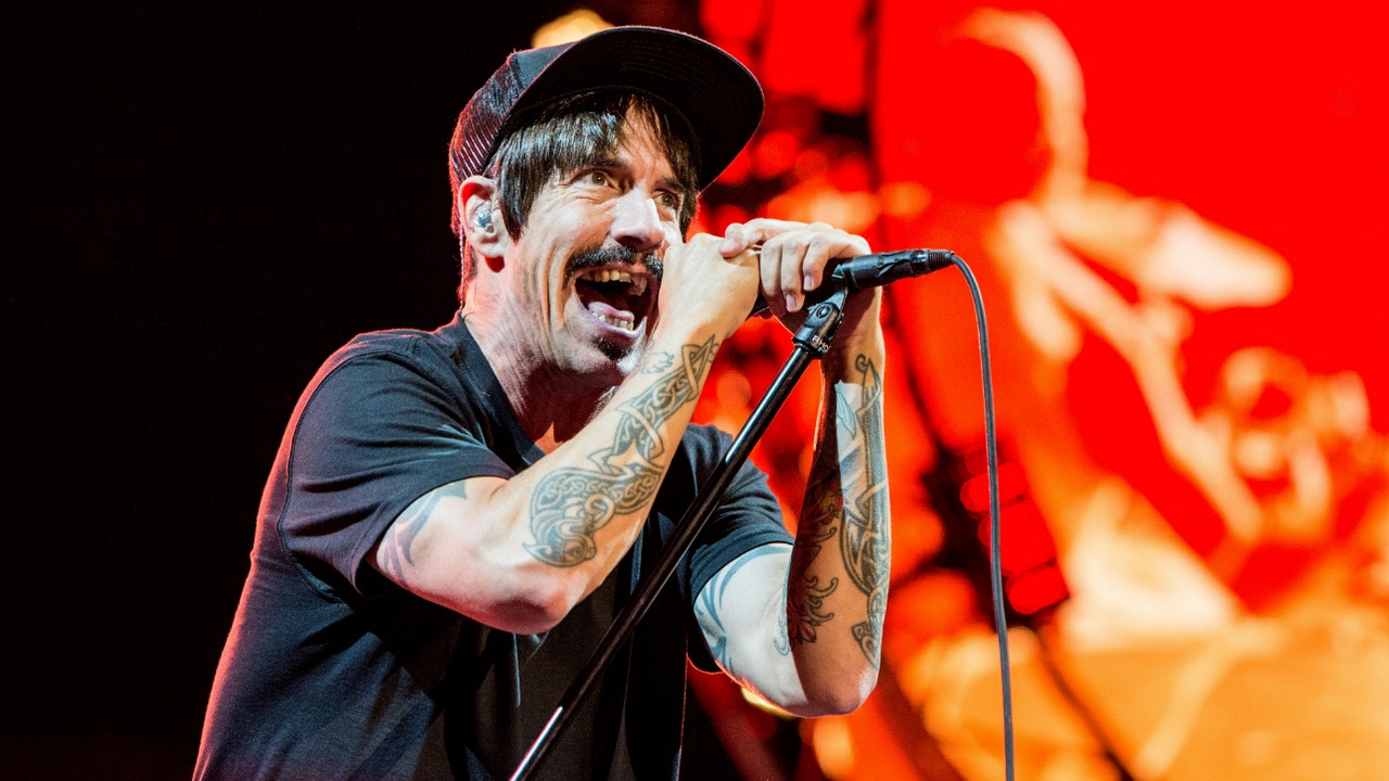 Red Hot Chili Peppers lead singer Anthony Kiedis performs pregame in