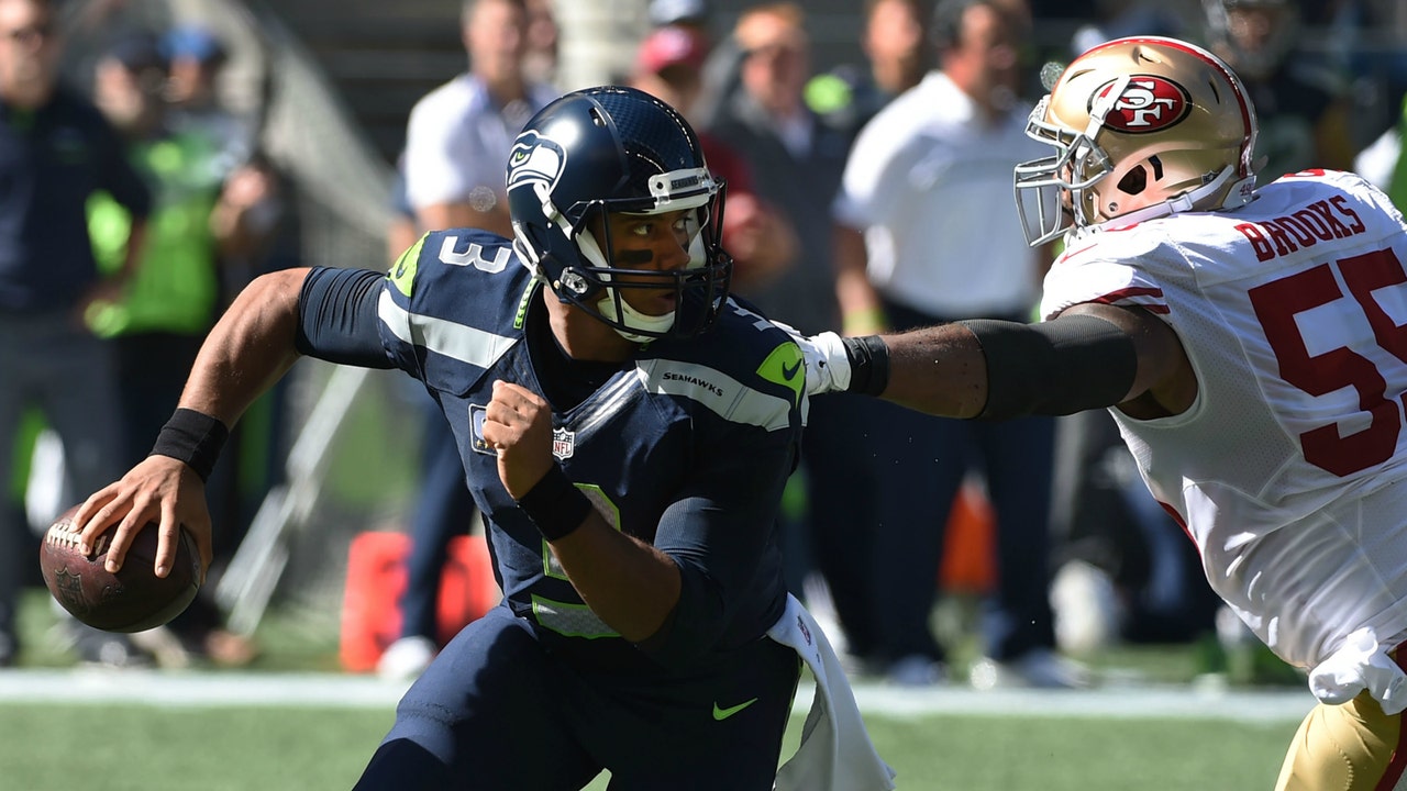 Russell Wilson 'sprained his knee a little bit' against