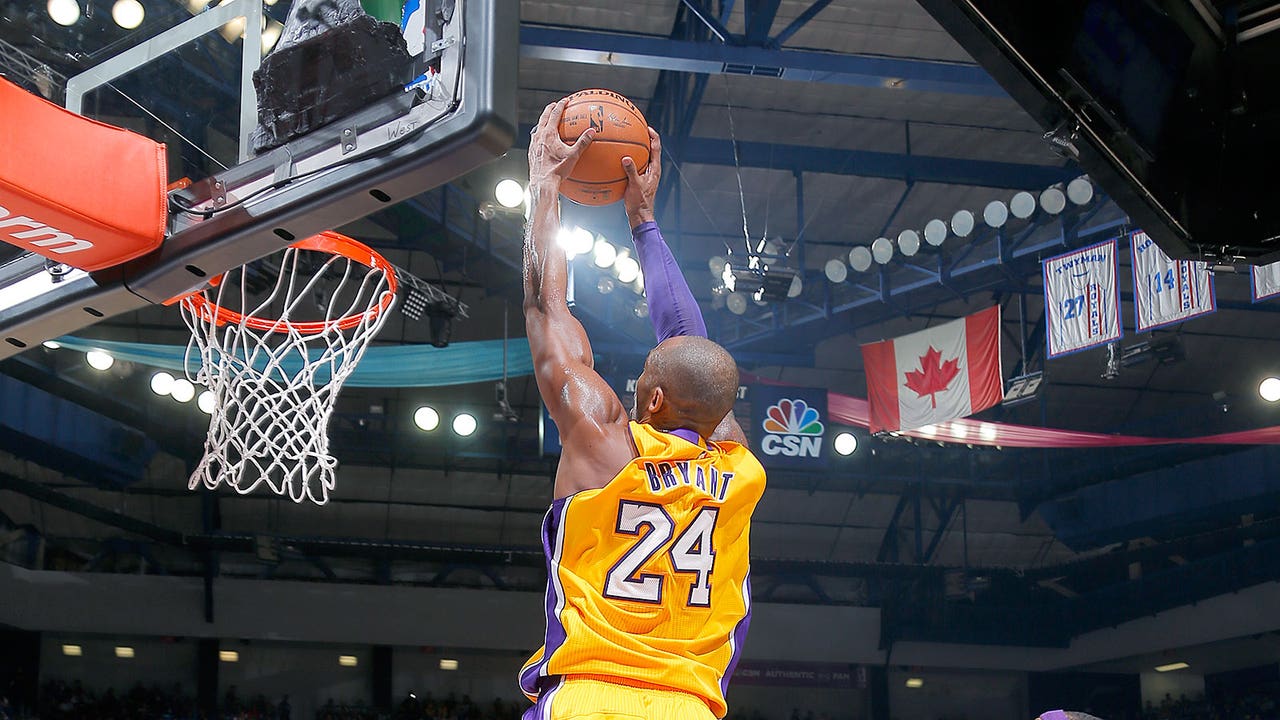 Watch Kobe Bryant avoid trying to dunk, barely lay ball in | FOX Sports