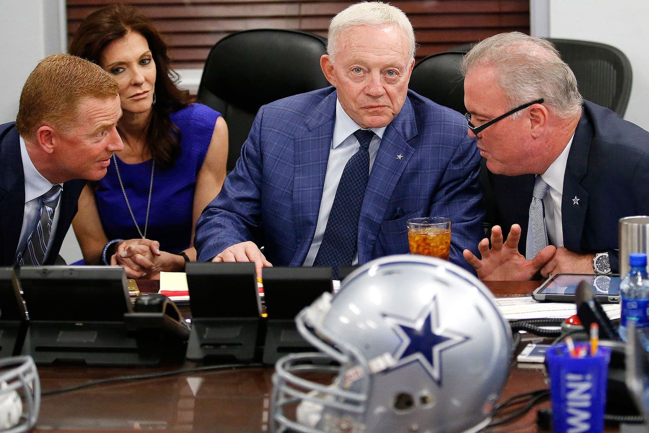 00a0f0a1-jerry-jones-stephen-jones-jason-garrett-nfl-draft-dallas-cowboys.jpg