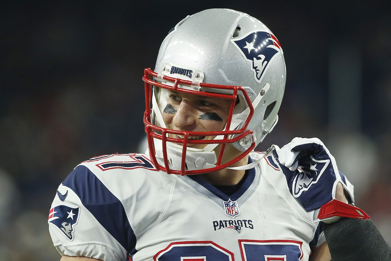 Rob Gronkowski Has The Most Receiving Yards By Te In Patriots History Fox Sports
