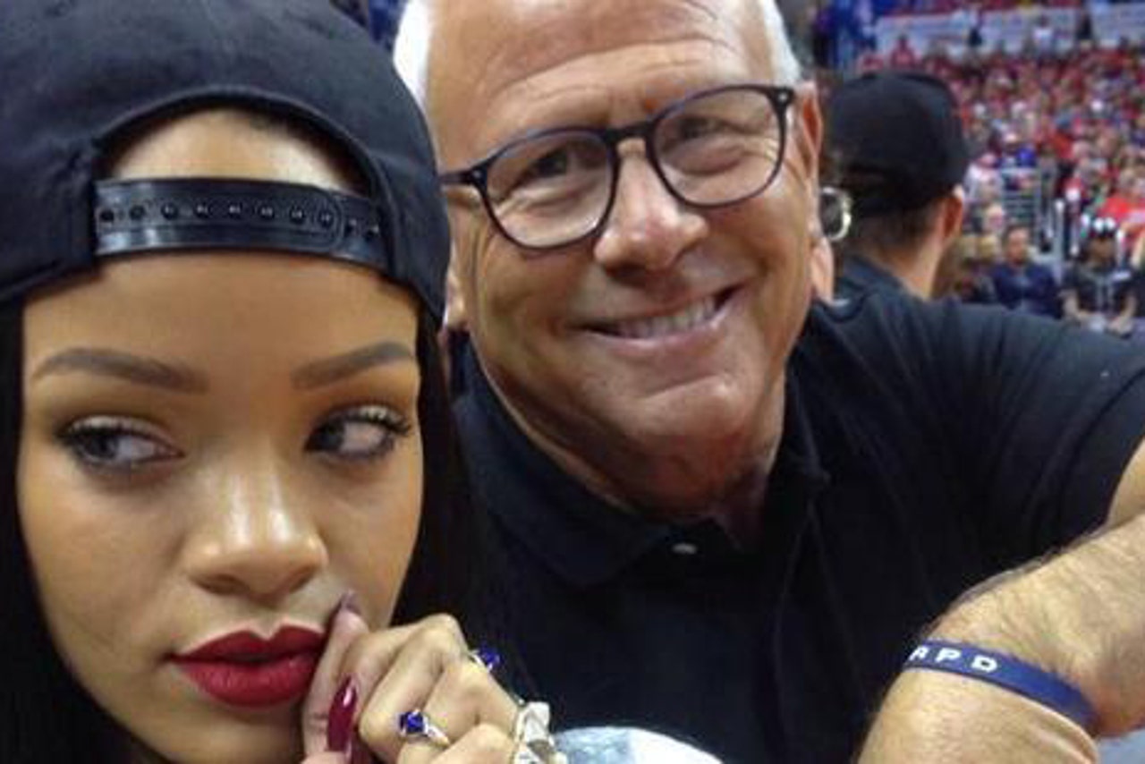 Cause Celeb Phone Dropped By Rihanna During Selfie Mishap Nets 66k Fox Sports