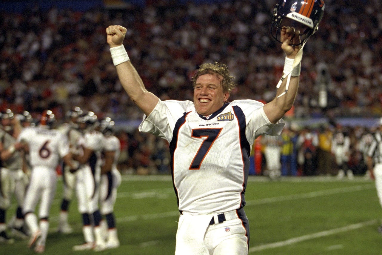 Wolves Forever Emmitt Football 【公式通販】