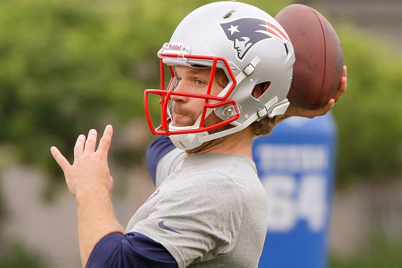 Patriots Release Injured Quarterback Flynn, Sign Ex-Cardinal Lindley ...