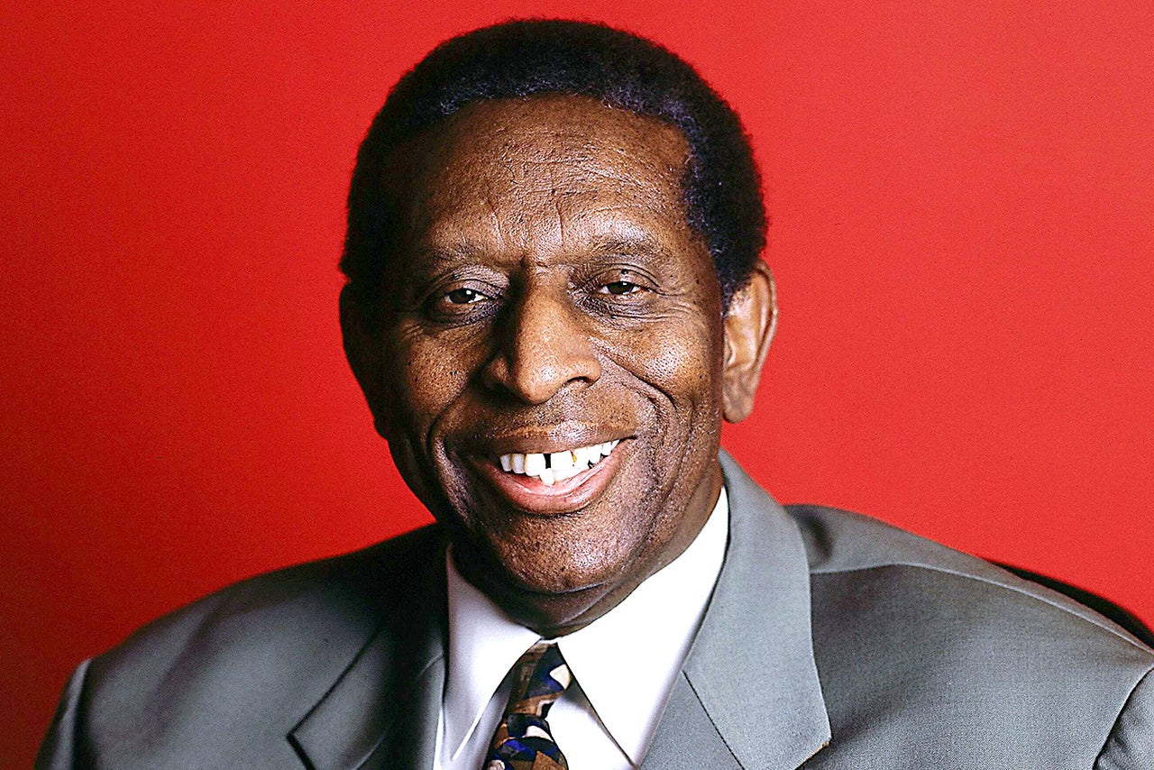 Earl Lloyd broke the color barrier in the NBA | FOX Sports