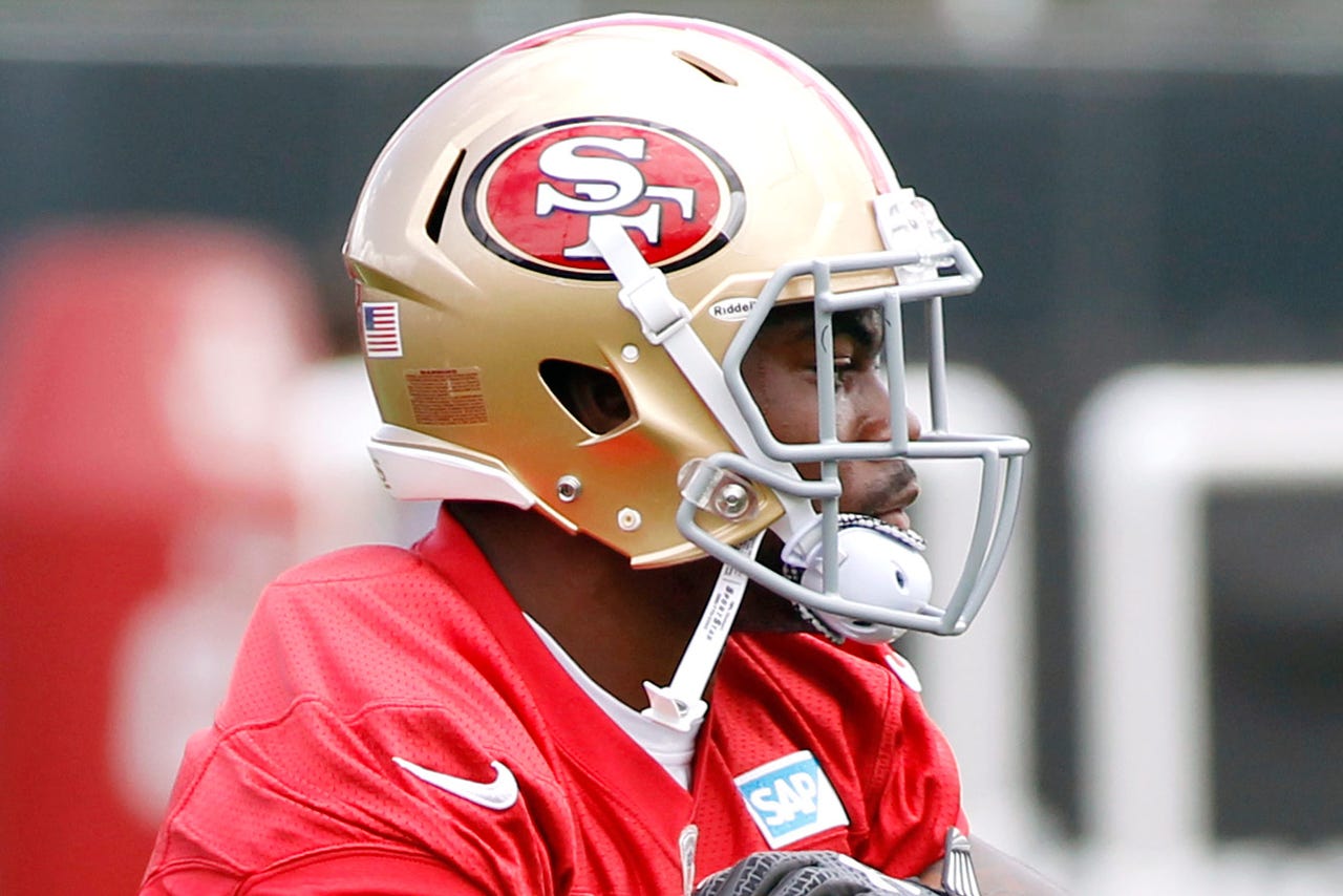 49ers Rb Mike Davis Says Kaepernick Owes Me A New Thumb Fox Sports