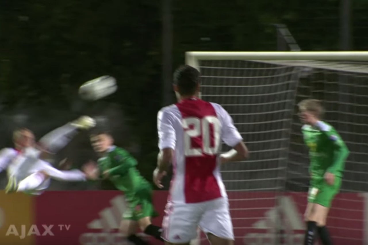 Watch This Ajax U19 Player Stripe An Exquisite Bicycle Kick Fox Sports