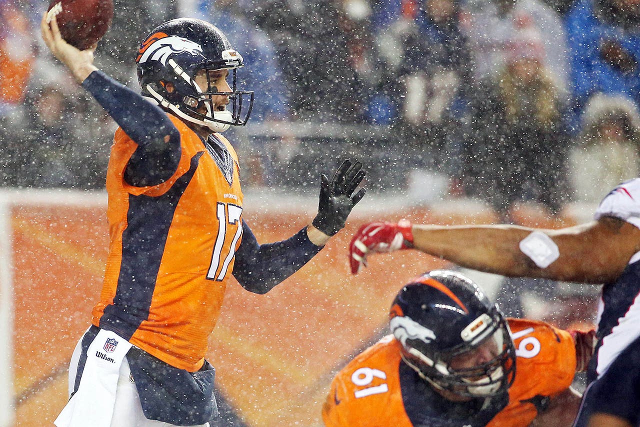Oops Sports Illustrated S Cover Accidently Caught Blatant Broncos Foul Fox Sports