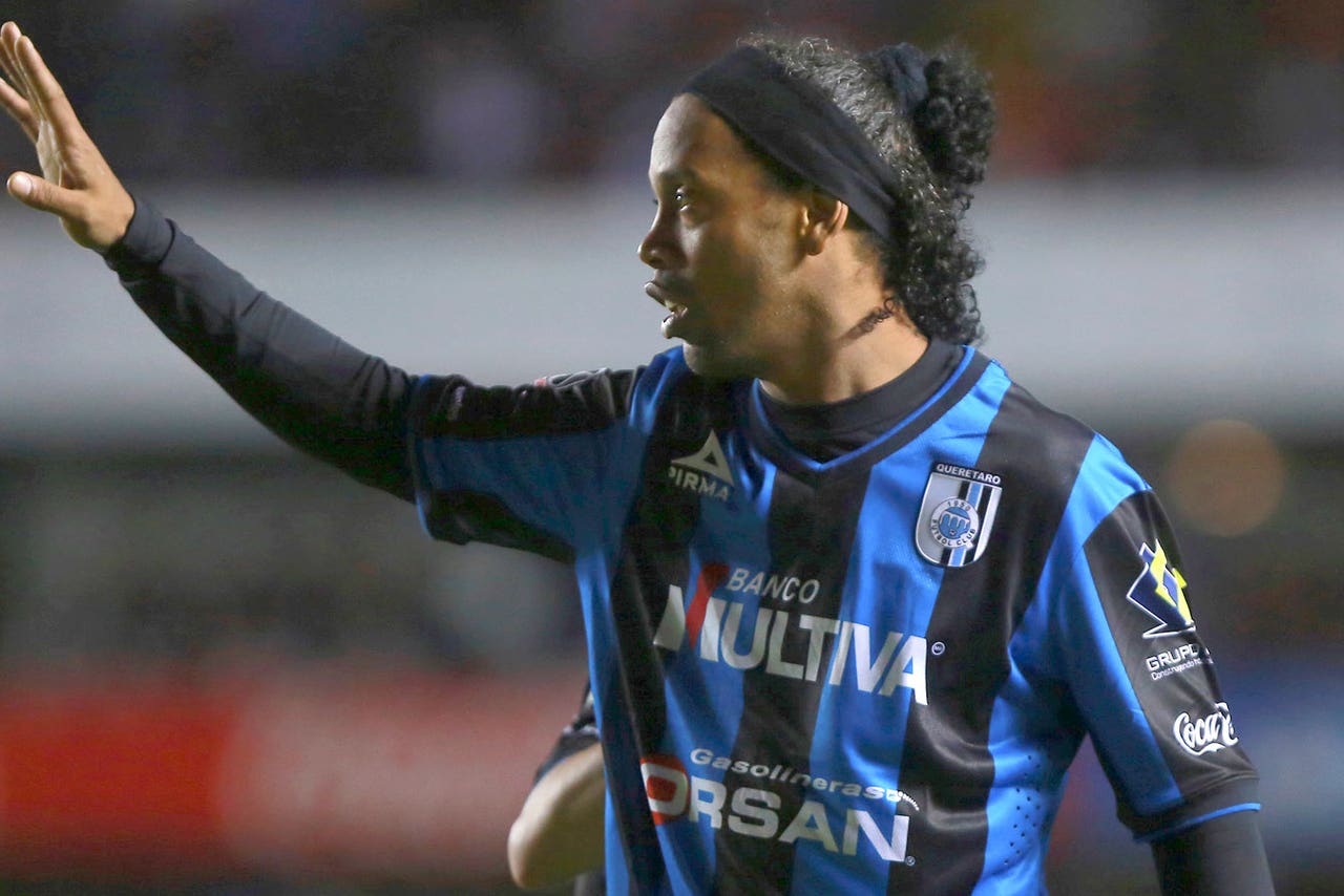 9aa23097-062015-12-SOCCER-