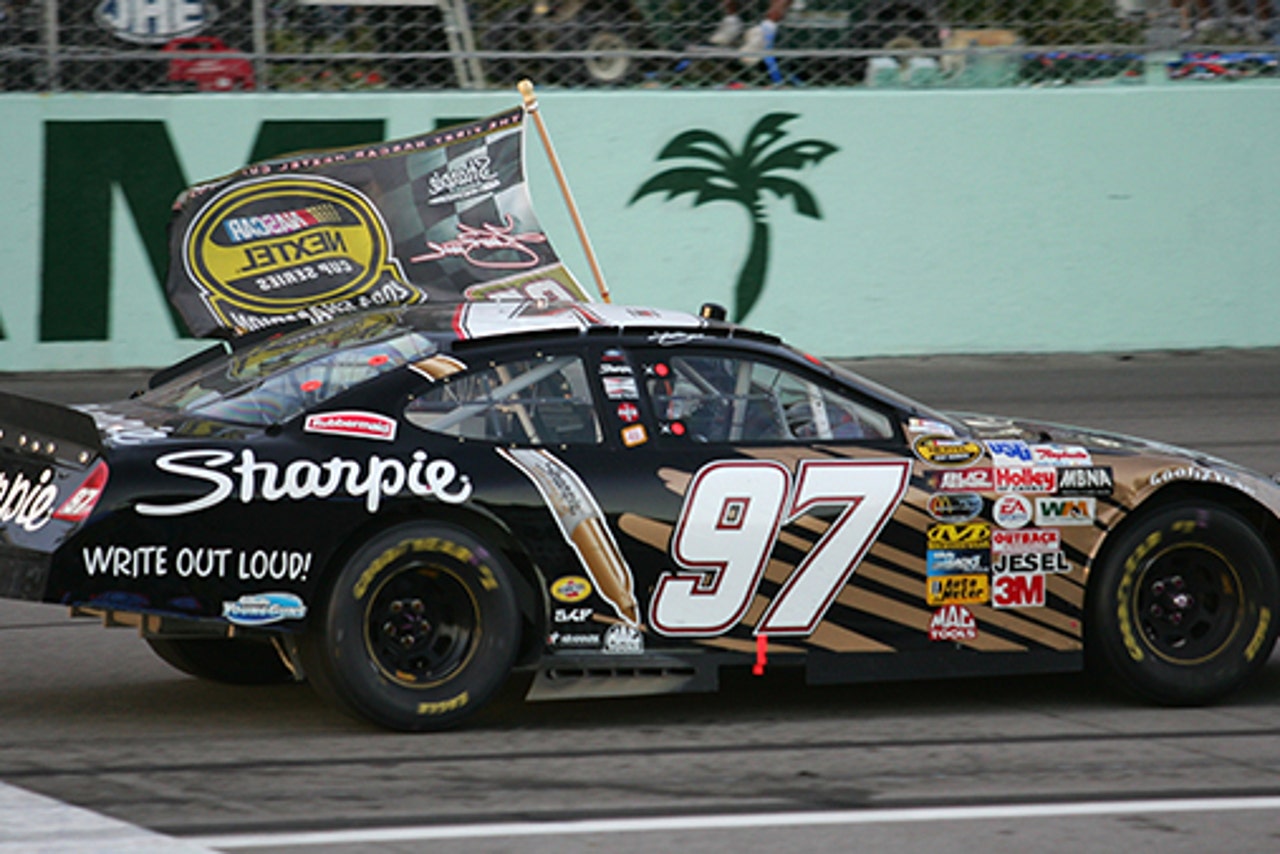 花と地球 Throwback Thursday: Kurt Busch Loses Wheel, Wins 2004 Championship