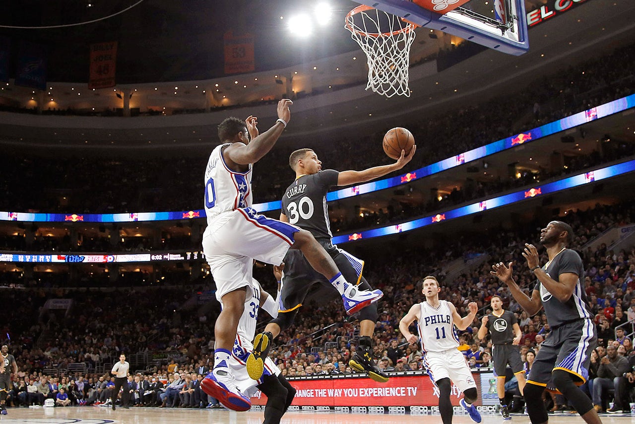 Splashdown: 3-point king Curry surpasses own mark for new NBA record | FOX Sports