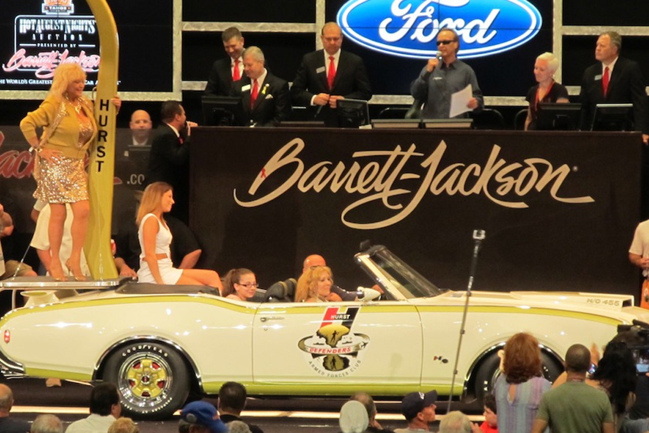 Hey, big shifter: Legendary Linda Vaughn, '69 Olds roll across the