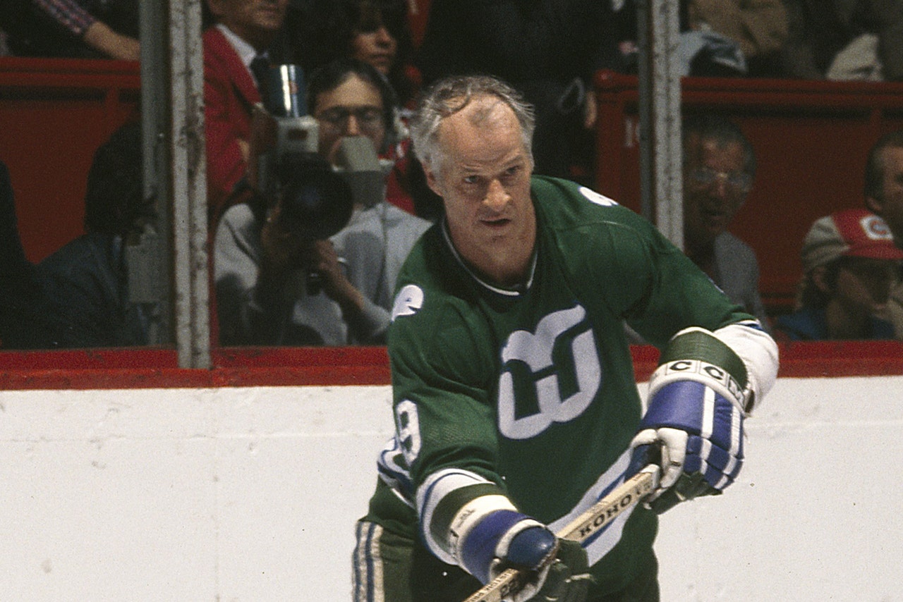 Hockey legend Gordie Howe has passed away at age 88 | FOX Sports