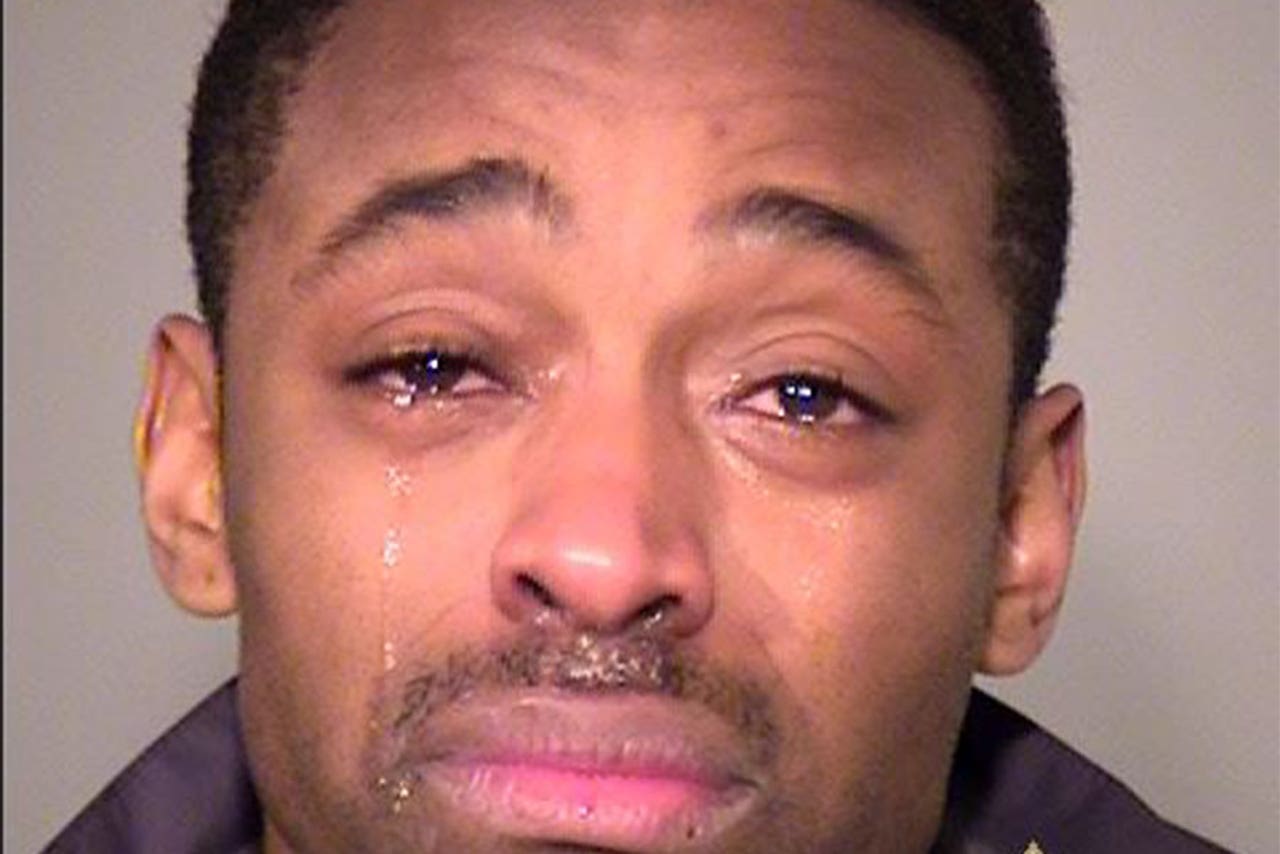 Ex-NFL player arrested while naked outside Woodburn home