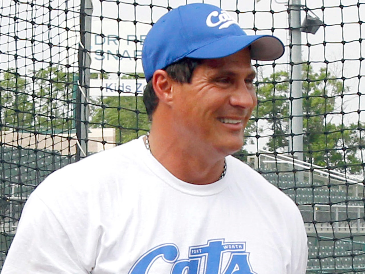 MLS' Jose Canseco has finger fall OFF during poker match after shooting  accident