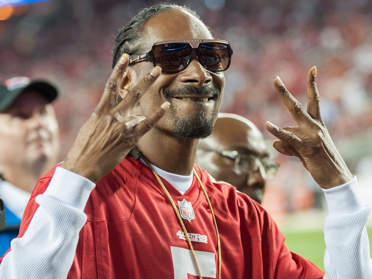 Macklemore, Snoop Dogg to play in MLB celeb game