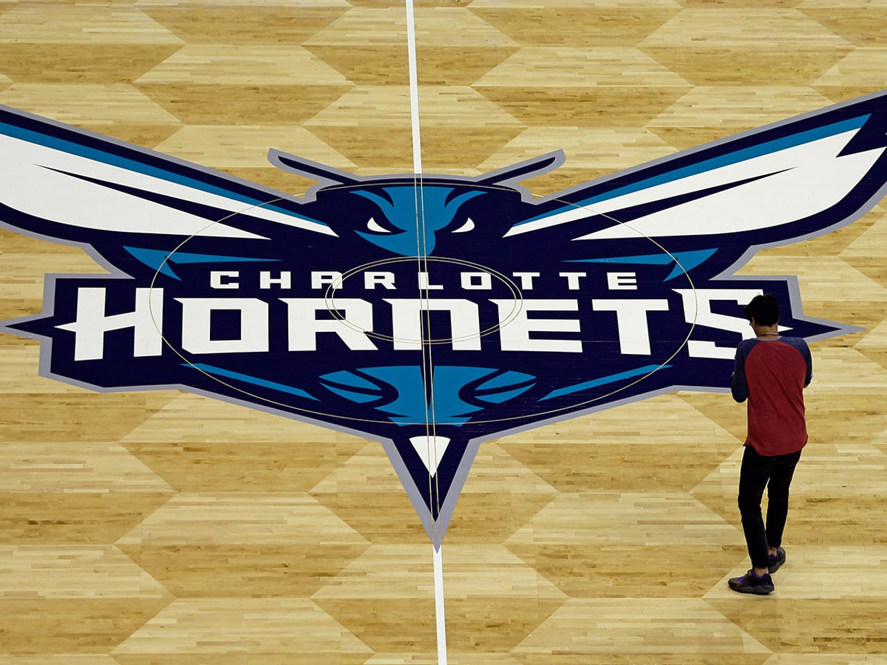 Charlotte Hornets unveil honeycomb court (Photo)