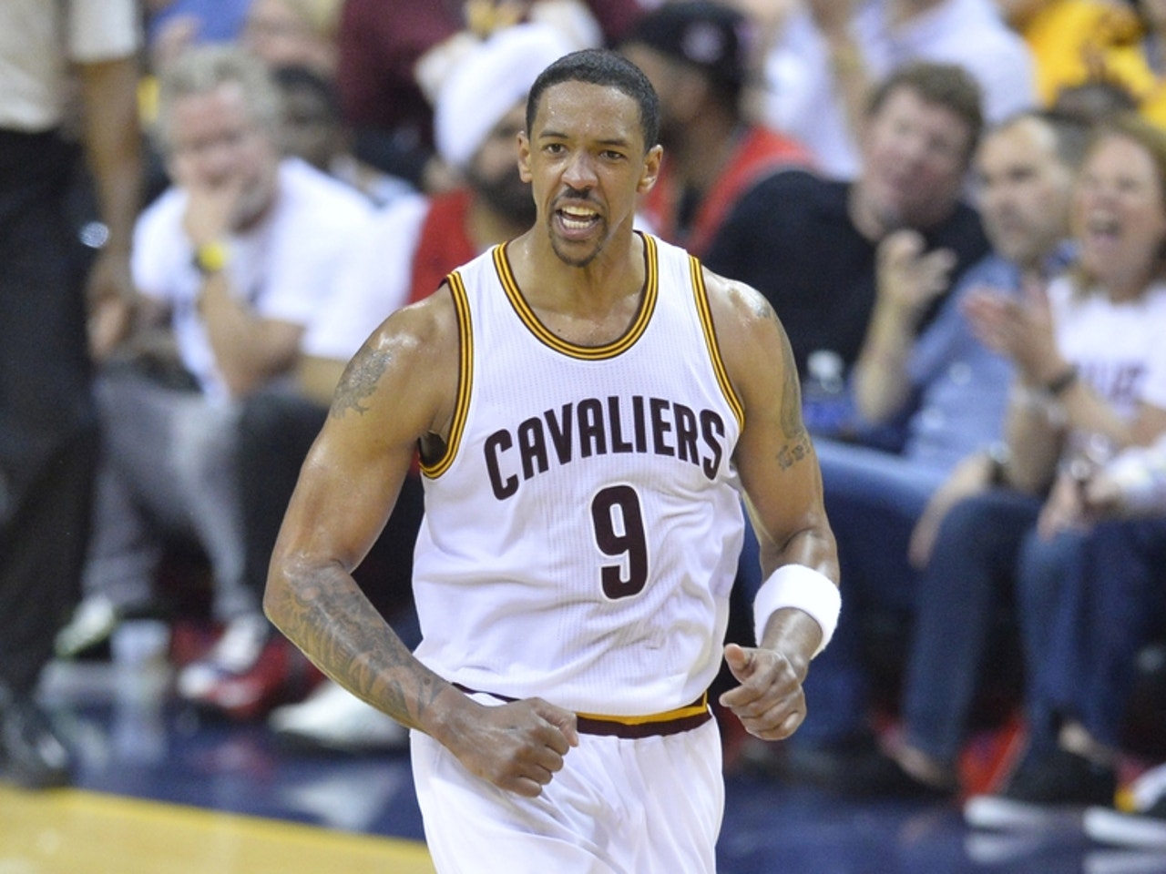 Cleveland Cavaliers trade Anderson Varejao for Channing Frye