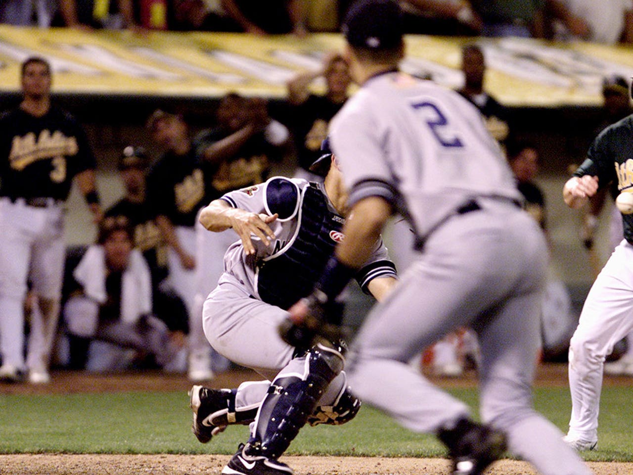 On this day in 2001: Derek Jeter makes the 'flip' play in ALDS vs. Oakland