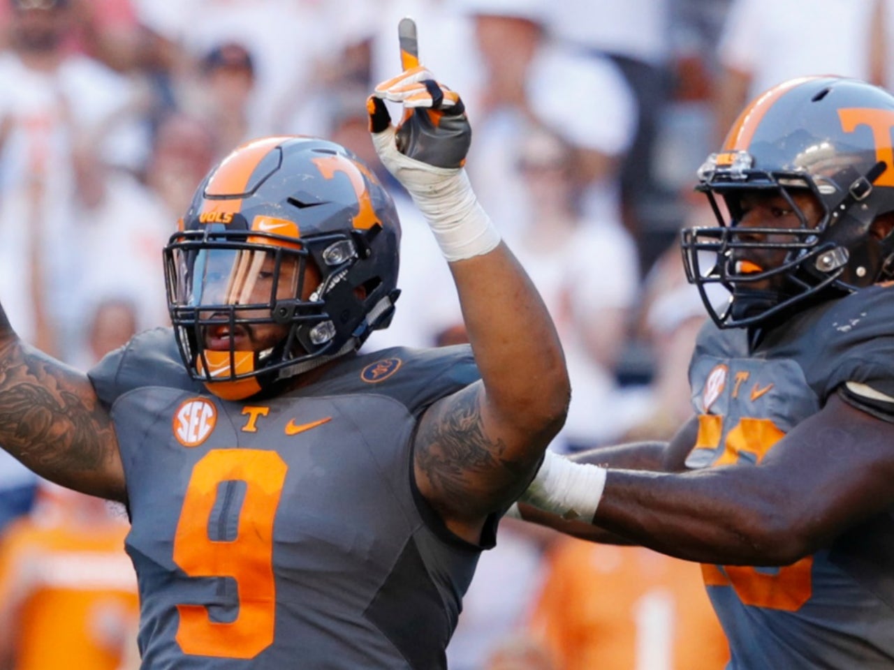 Tennessee star Derek Barnett completely manhandled the Florida