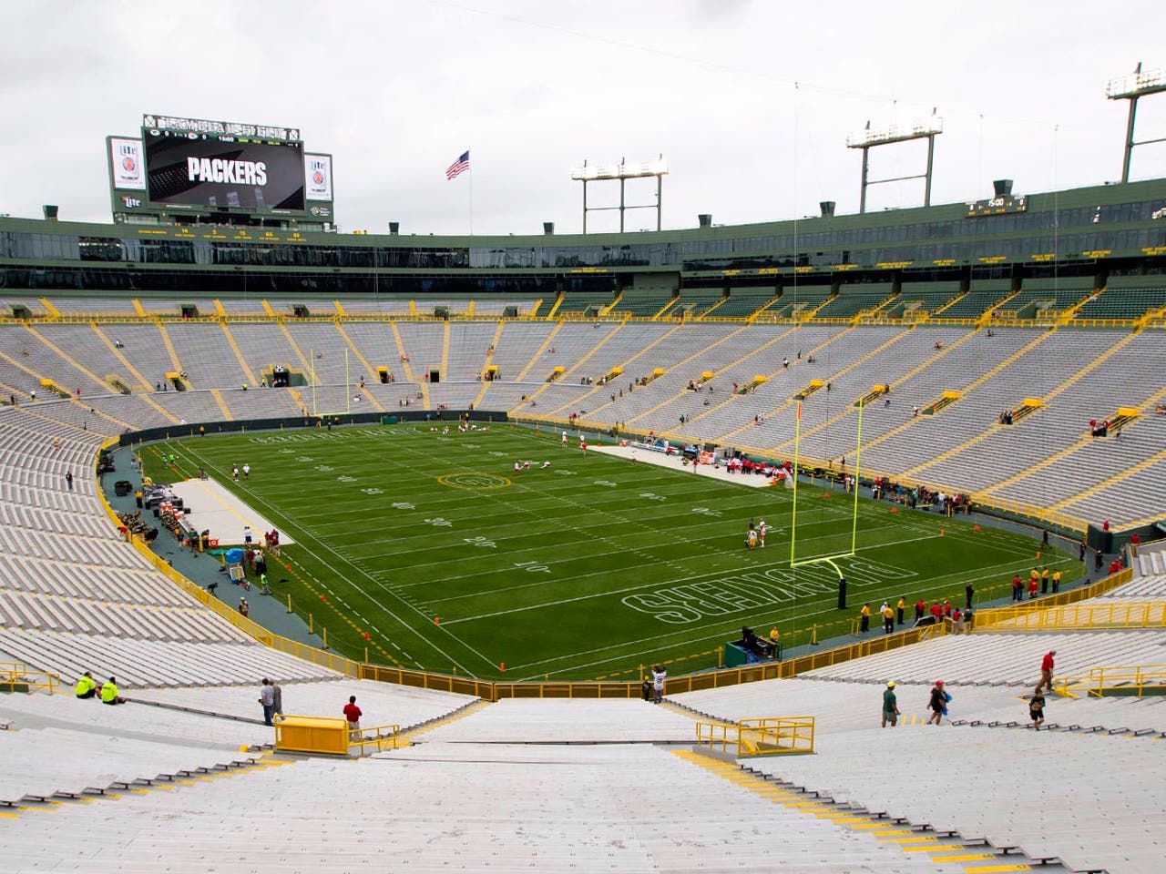 a3f1de12-101514-NFL-Lambeau-